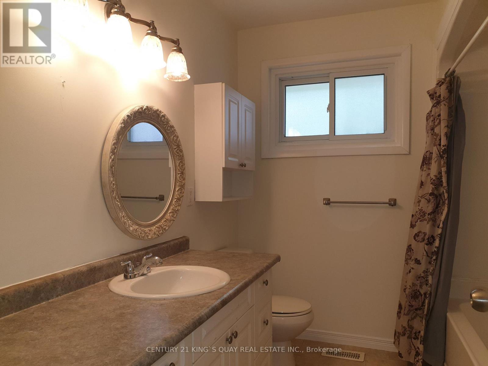 18 MANOR CRESCENT - 9