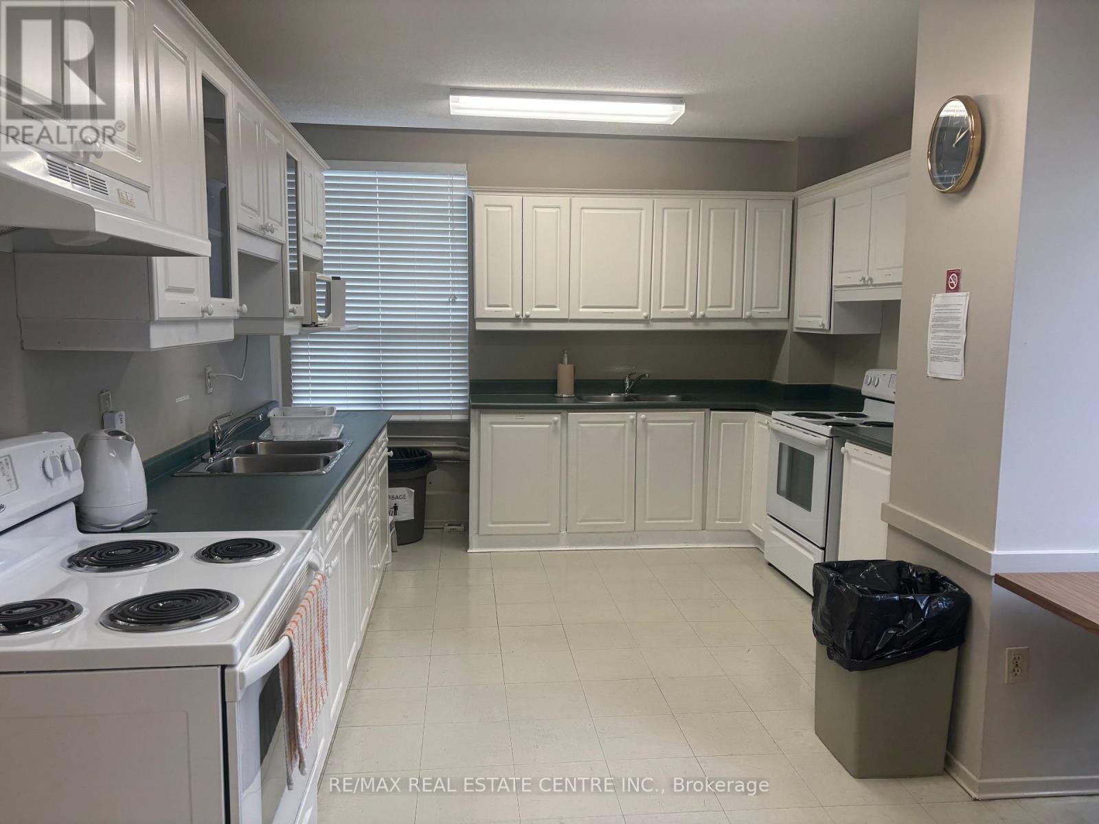 #602 2055 UPPER MIDDLE ROAD - 32