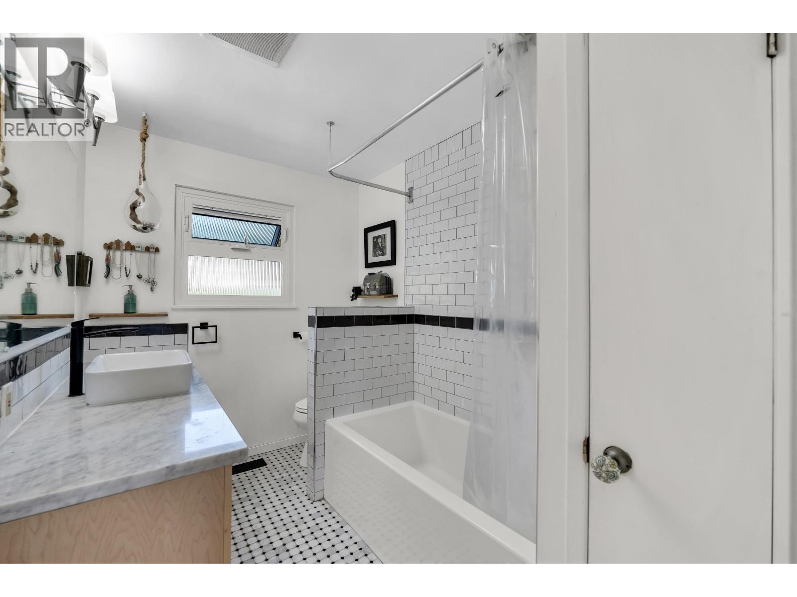 40256 AYR DRIVE, Squamish