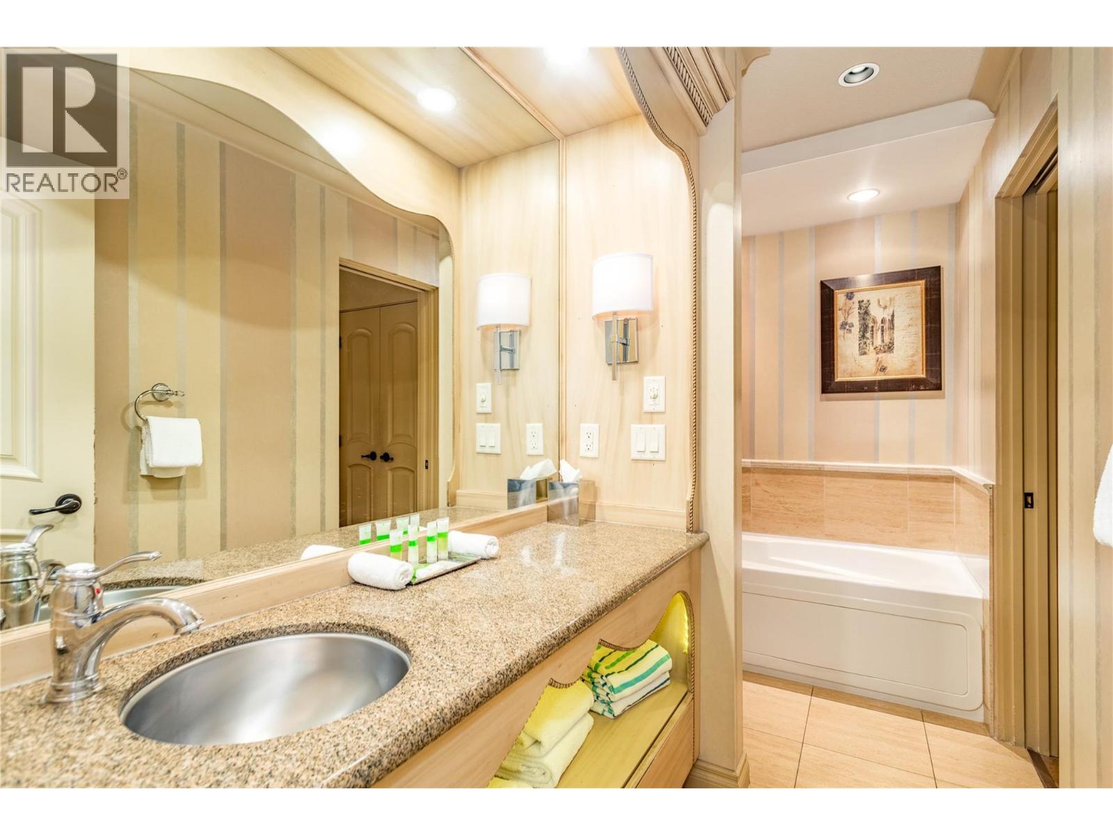 251 C6 1288 Water Street, Kelowna