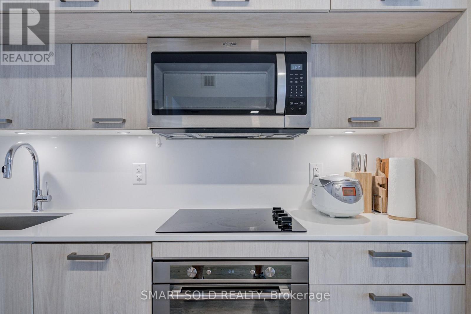 #813 50 MCCAUL STREET - 12