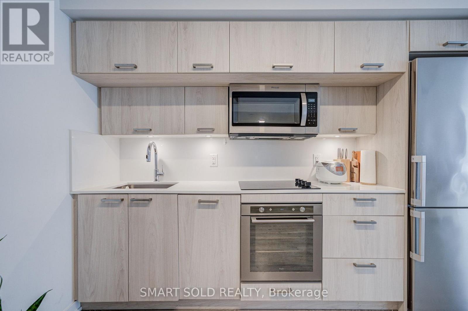 #813 50 MCCAUL STREET - 14