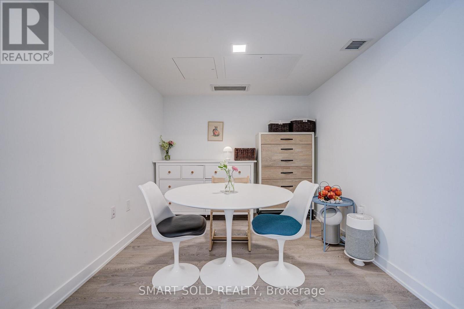 #813 50 MCCAUL STREET - 15