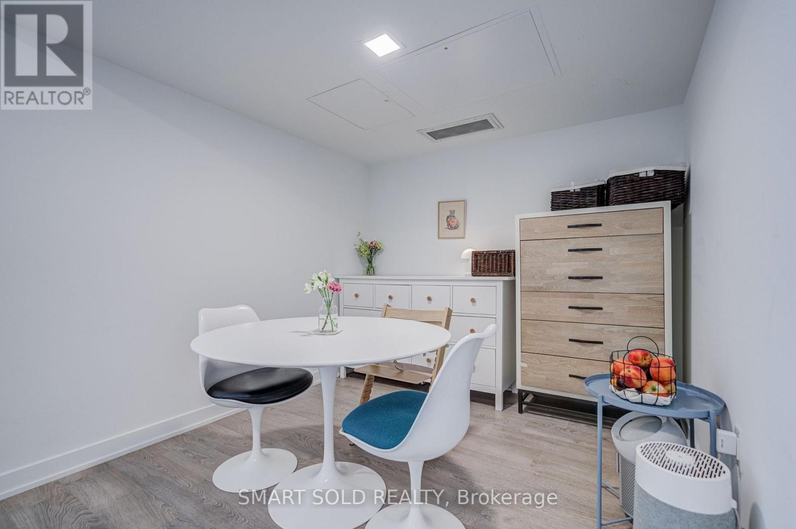 #813 50 MCCAUL STREET - 16