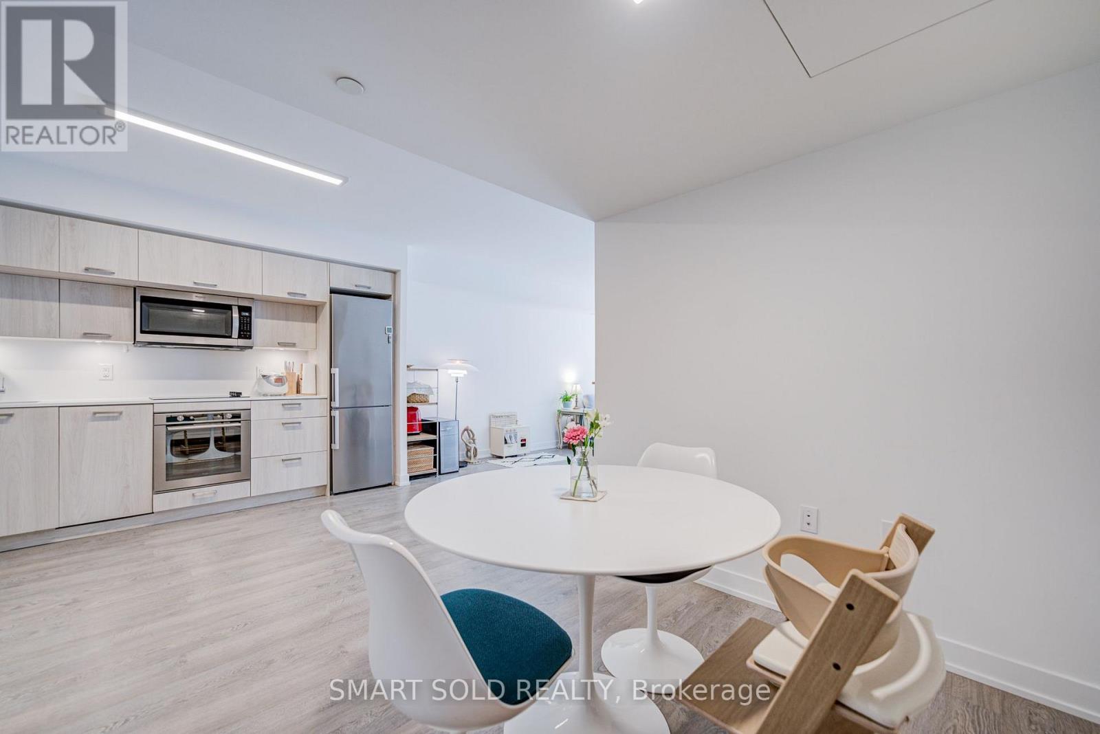 #813 50 MCCAUL STREET - 18