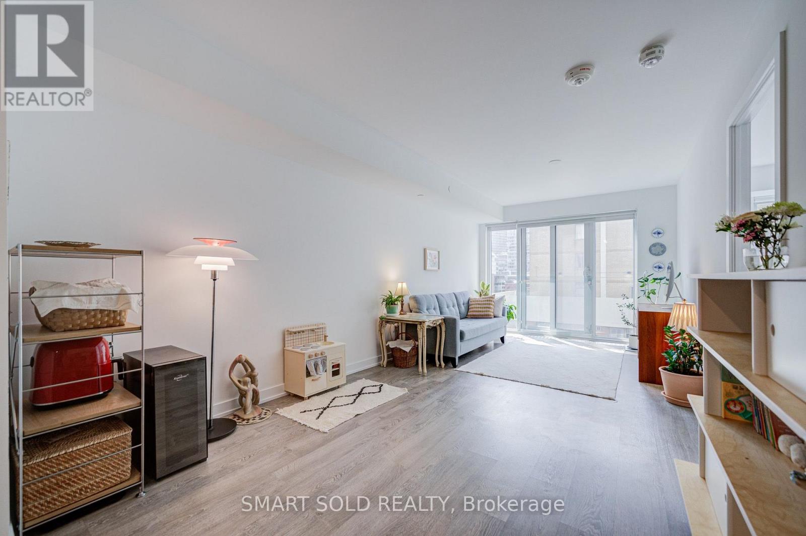 #813 50 MCCAUL STREET - 19