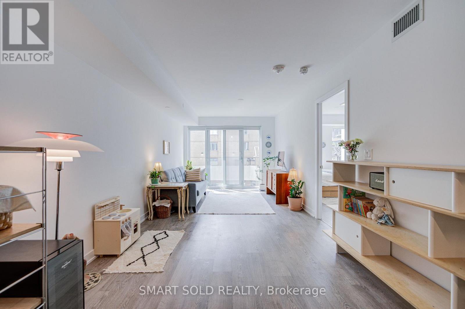#813 50 MCCAUL STREET - 20