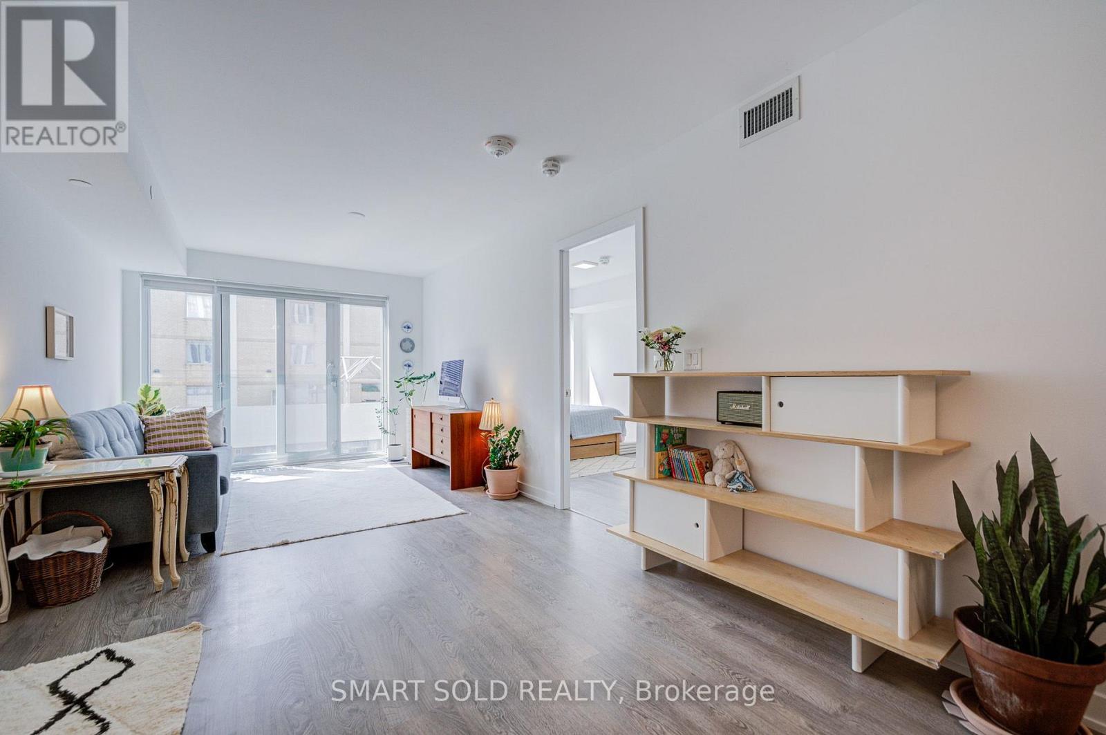 #813 50 MCCAUL STREET - 21