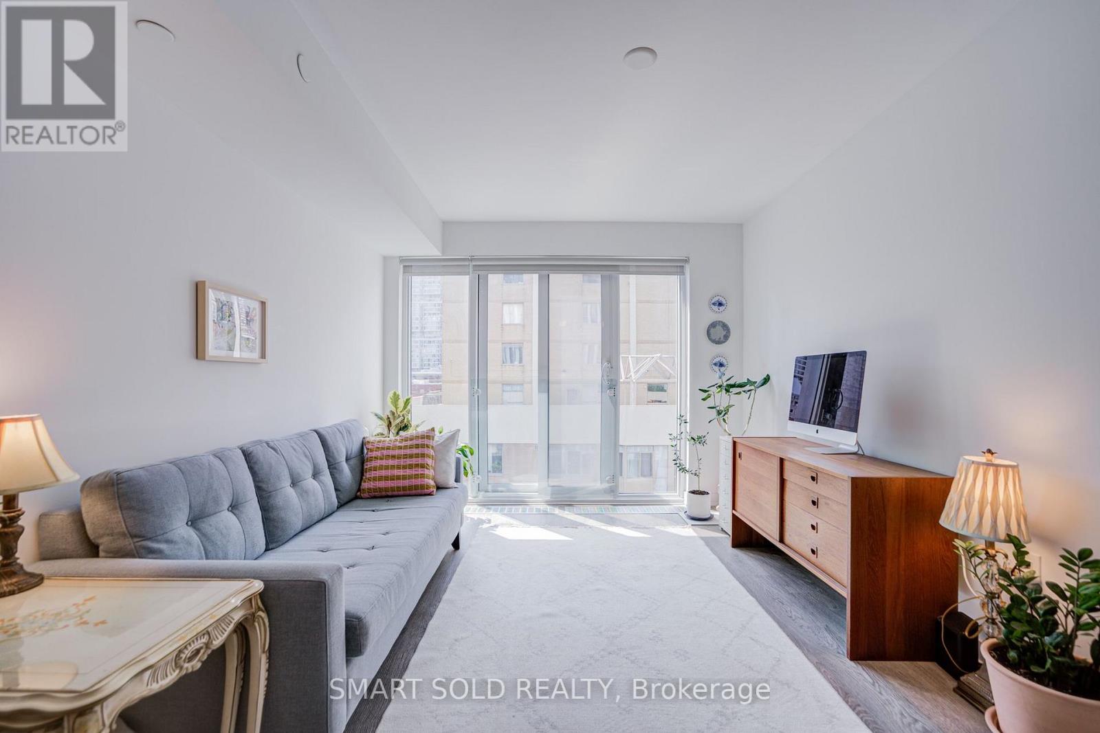 #813 50 MCCAUL STREET - 24