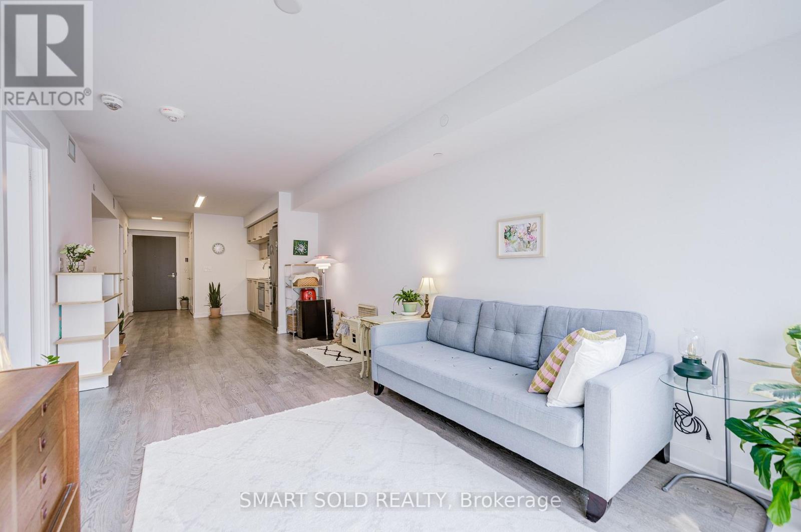 #813 50 MCCAUL STREET - 25