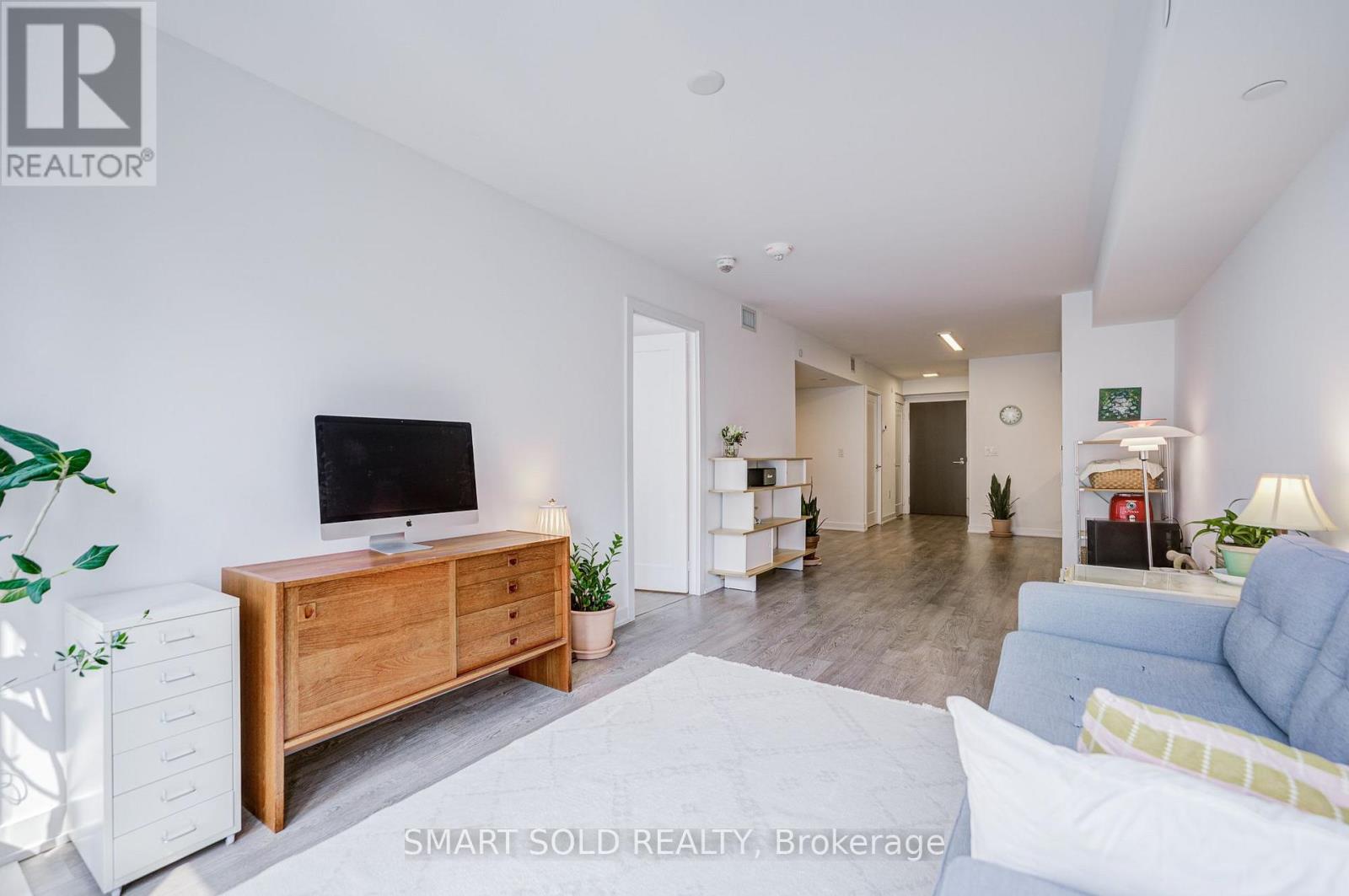 #813 50 MCCAUL STREET - 26