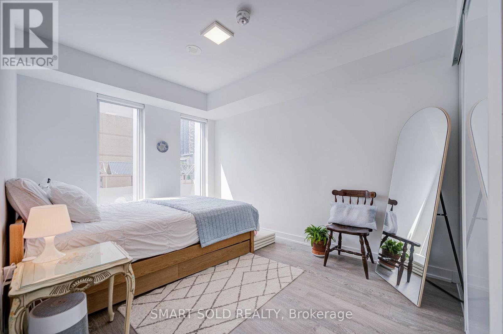 #813 50 MCCAUL STREET - 28