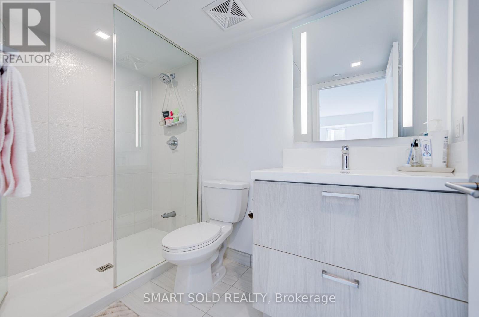 #813 50 MCCAUL STREET - 31