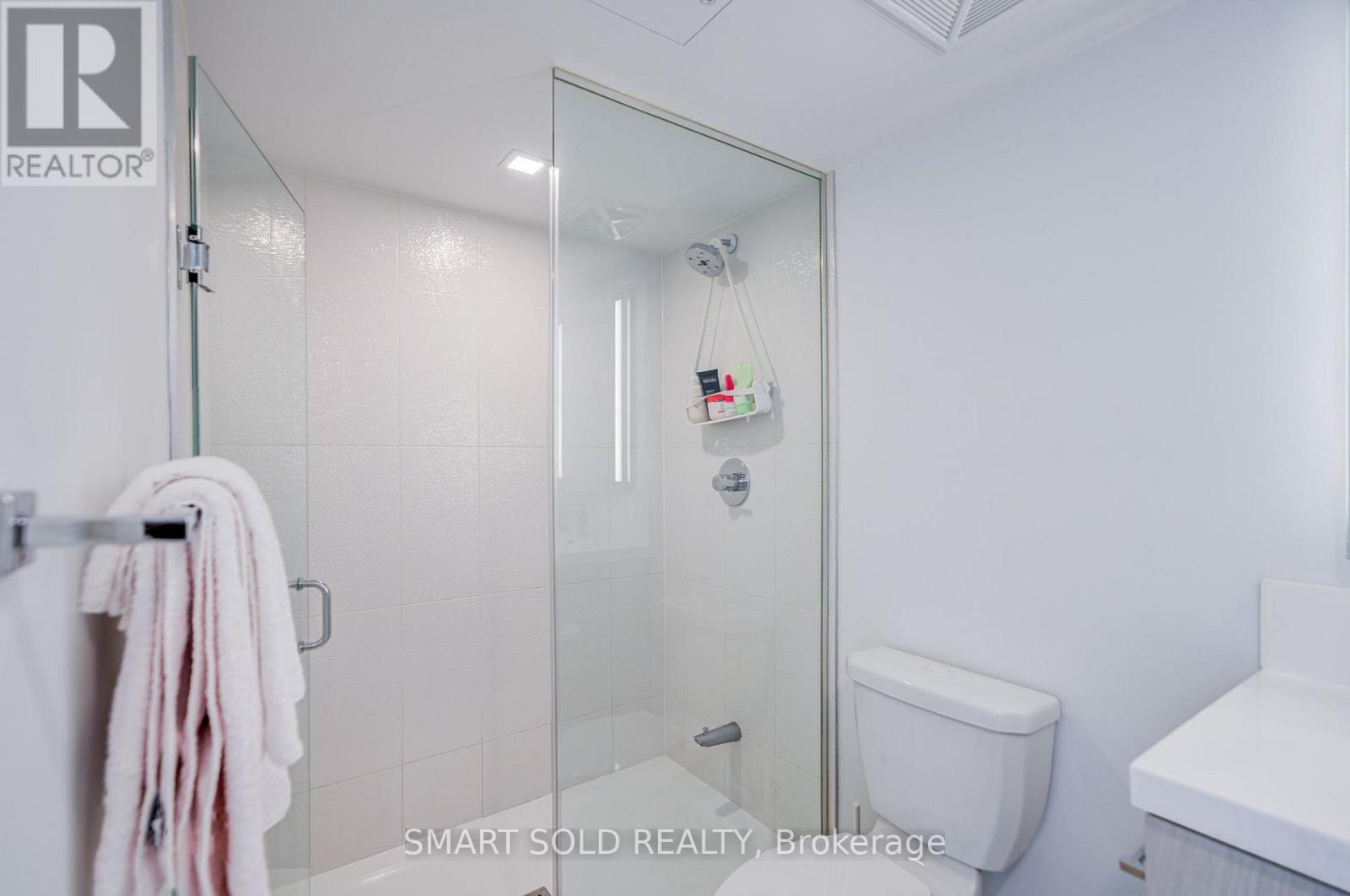 #813 50 MCCAUL STREET - 32