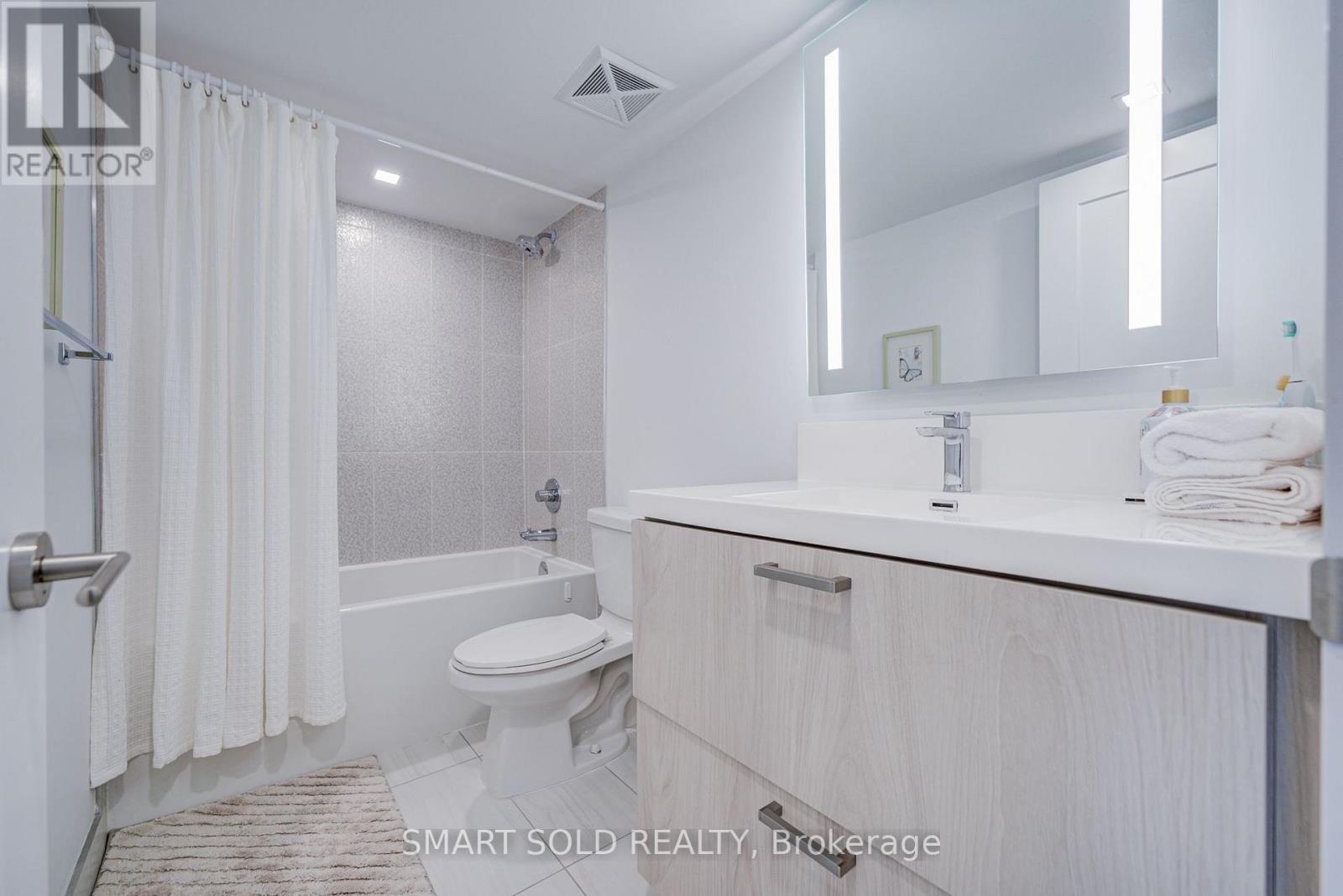 #813 50 MCCAUL STREET - 34