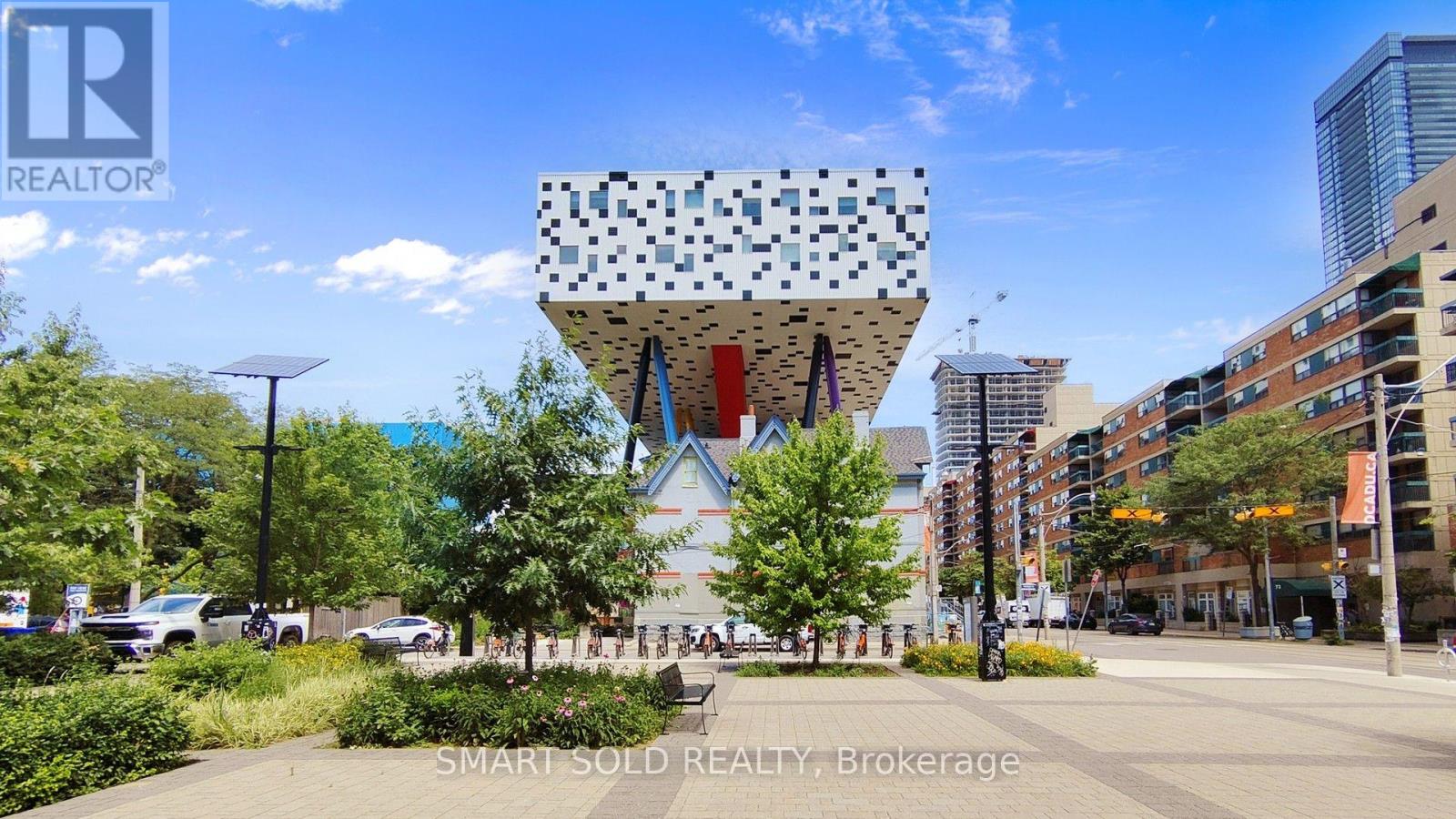 #813 50 MCCAUL STREET - 44