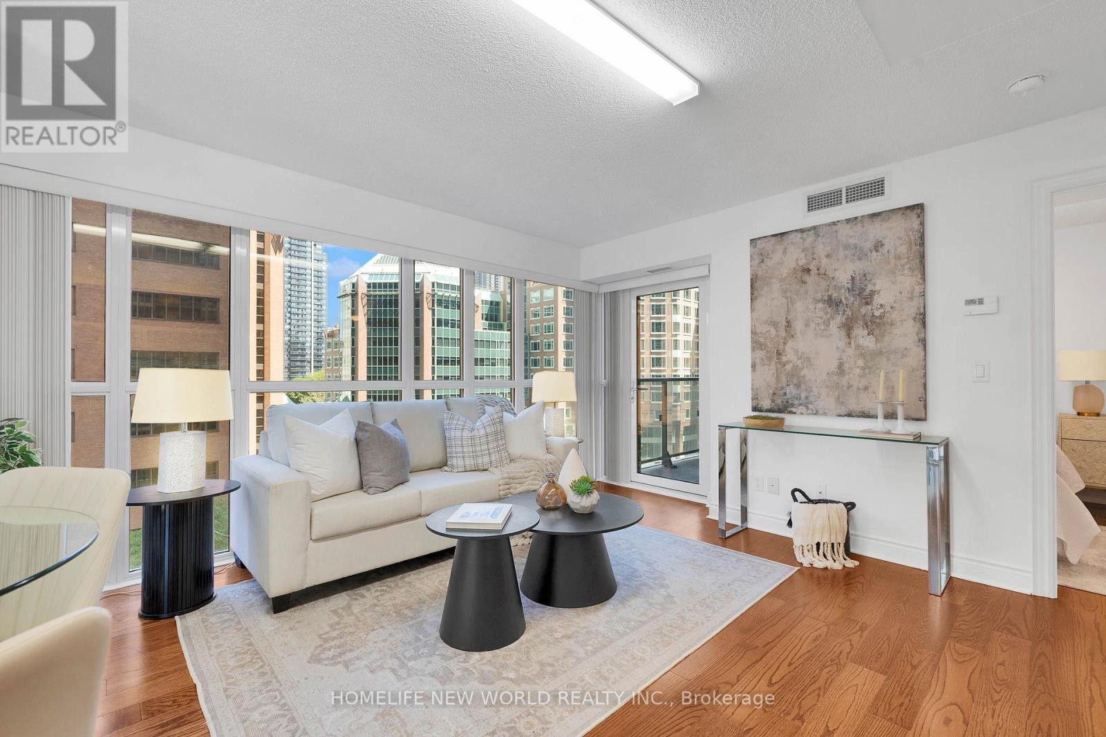 #811 28 TED ROGERS WAY - 11