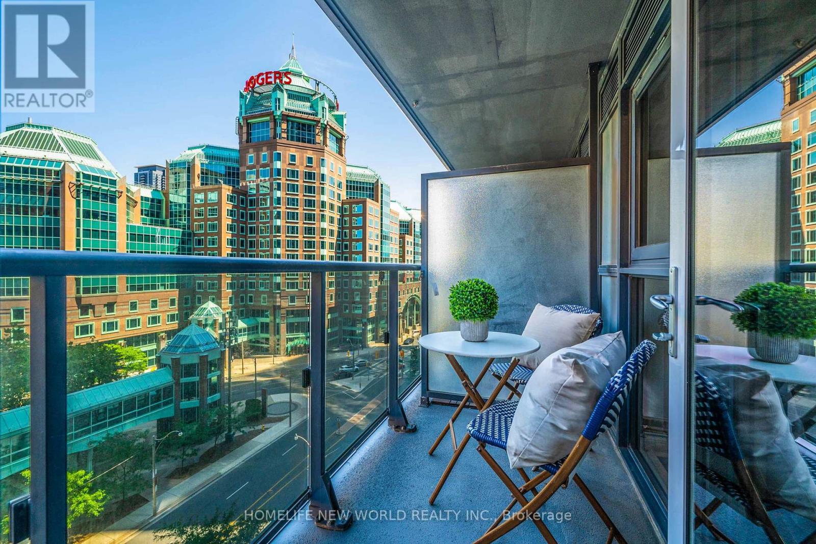 #811 28 TED ROGERS WAY - Image 19