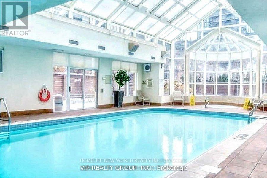 #811 28 TED ROGERS WAY - 22