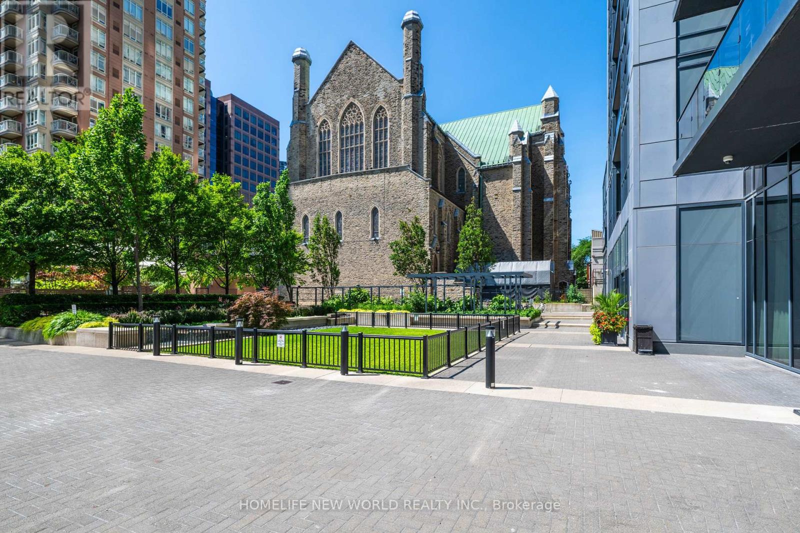 #811 28 TED ROGERS WAY - 27