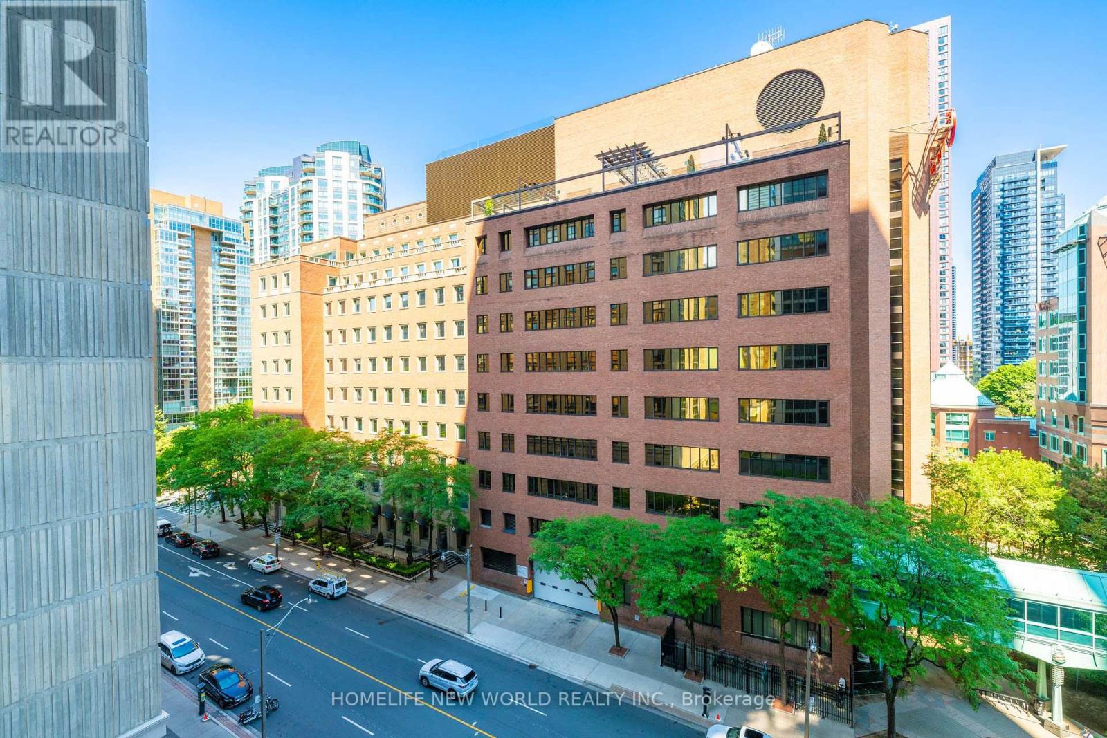 #811 28 TED ROGERS WAY - 28