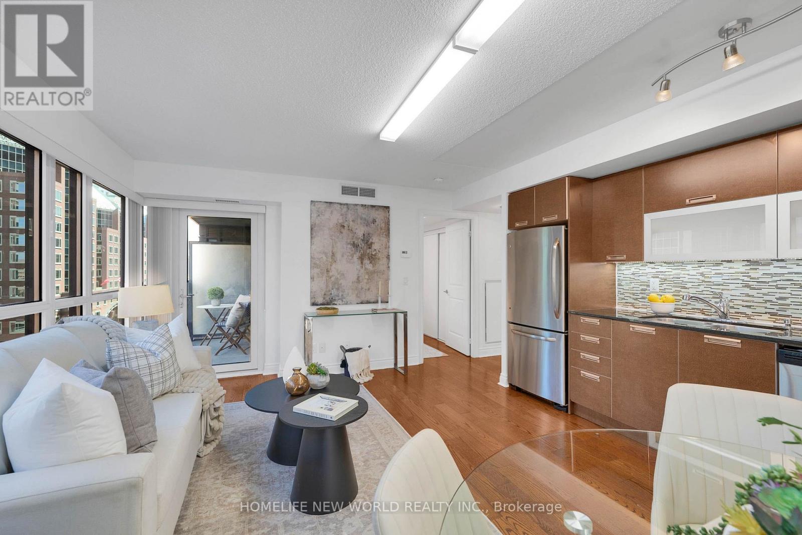 #811 28 TED ROGERS WAY - Image 9