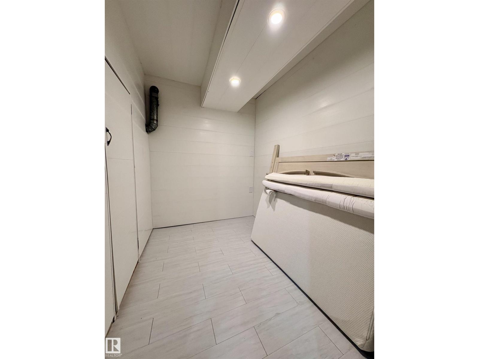 17019 108 ST NW - 52
