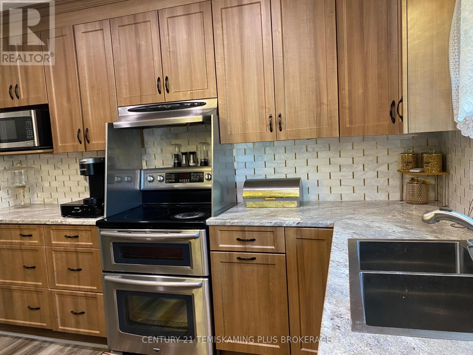 238 RONDEAU ROAD - 10