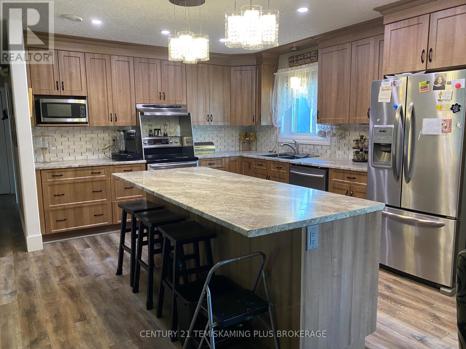 238 RONDEAU ROAD - 6