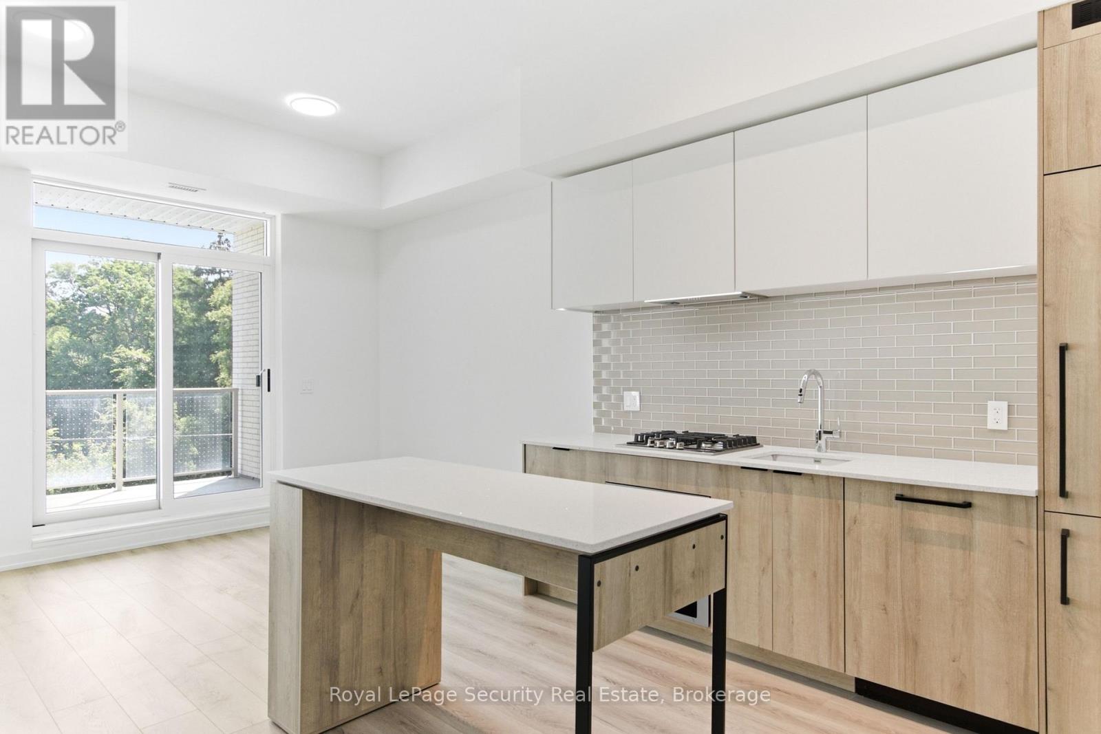 #301 722 MARLEE AVENUE - 17