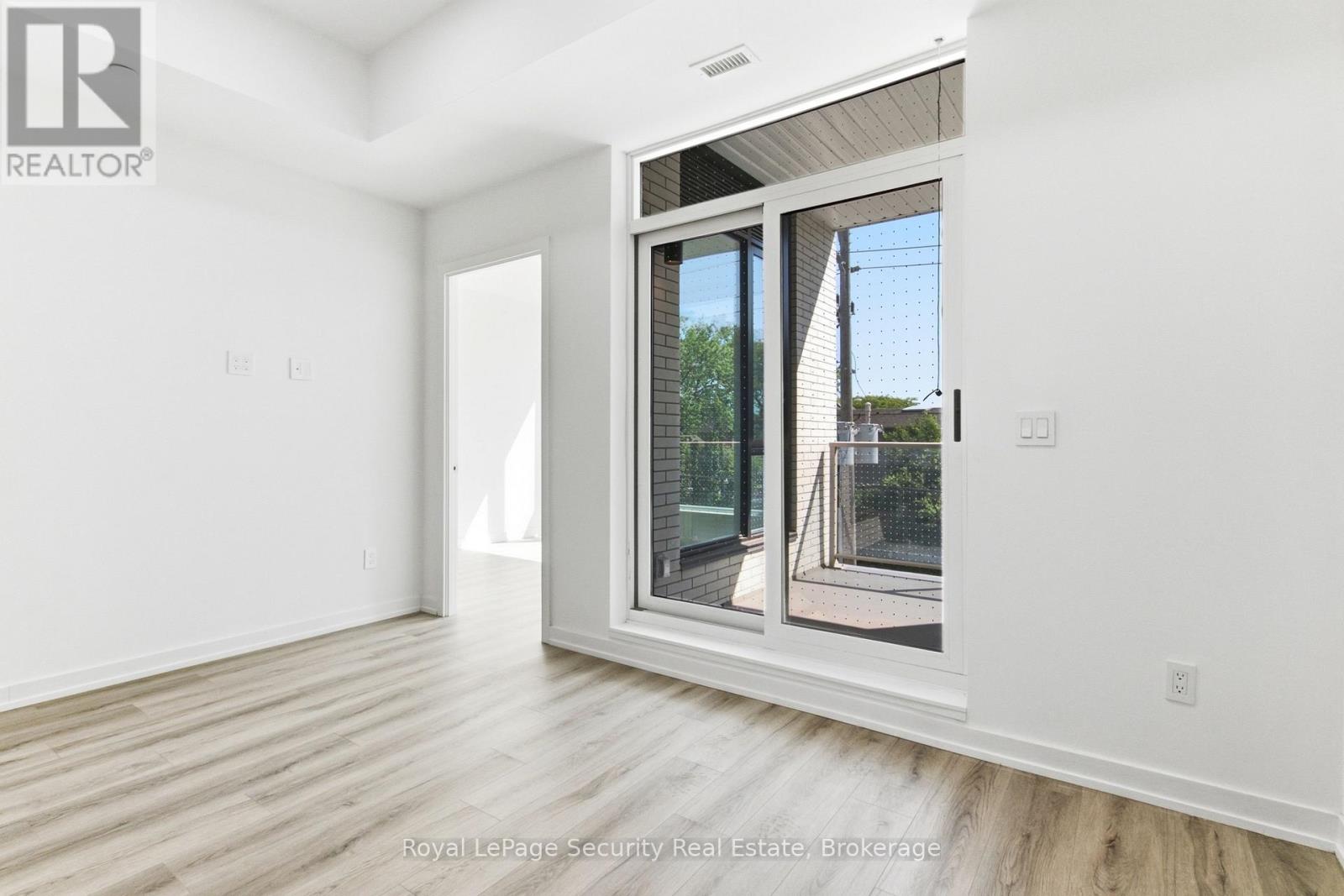 #301 722 MARLEE AVENUE - 10