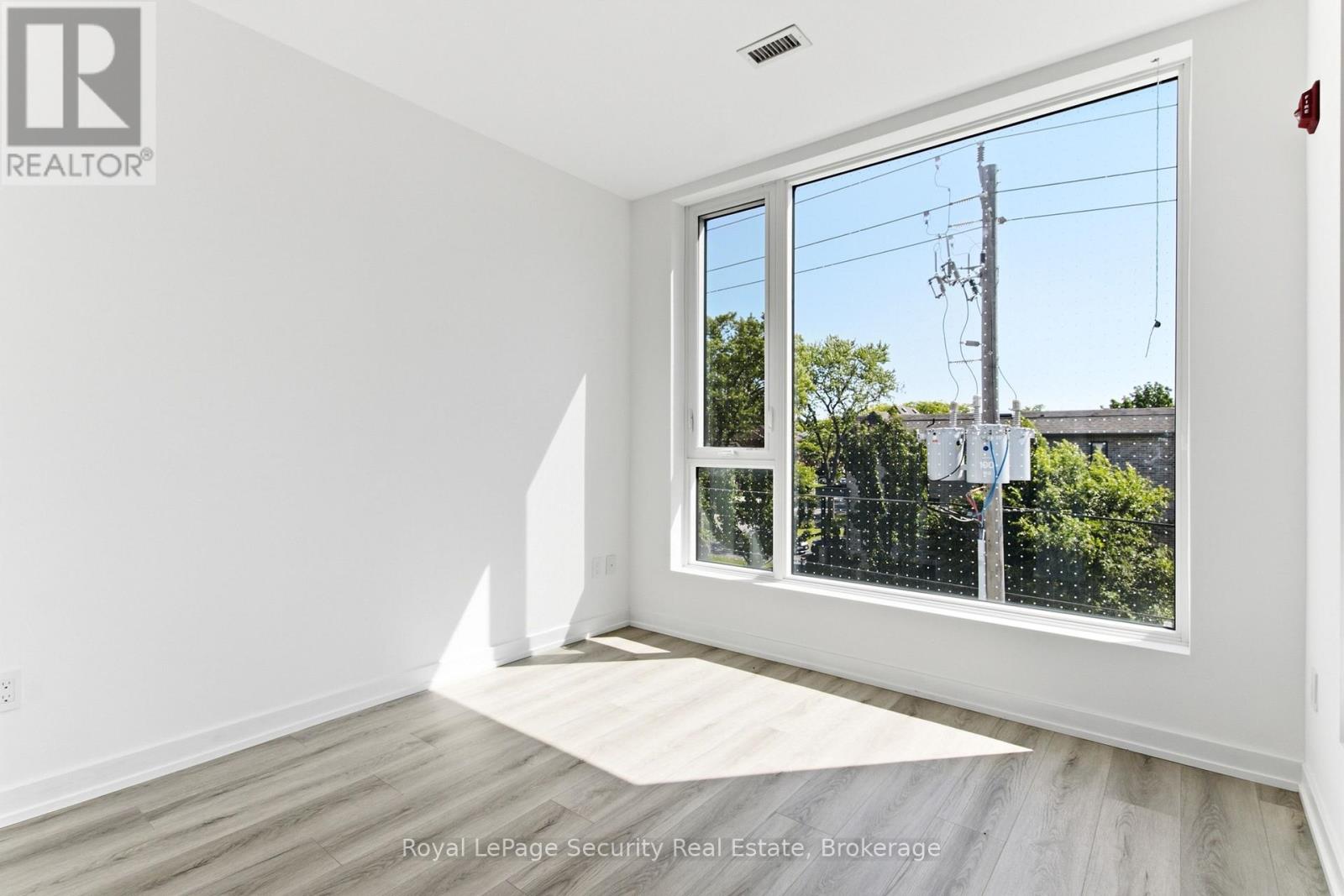 #301 722 MARLEE AVENUE - 21