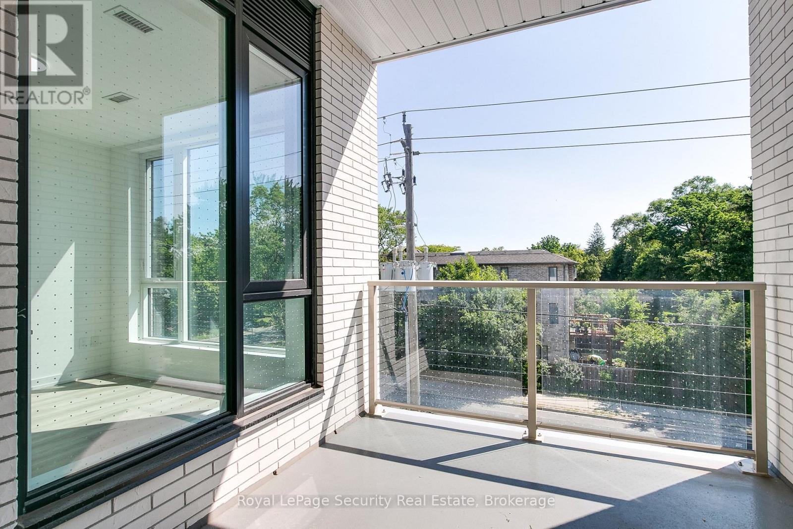 #301 722 MARLEE AVENUE - 33