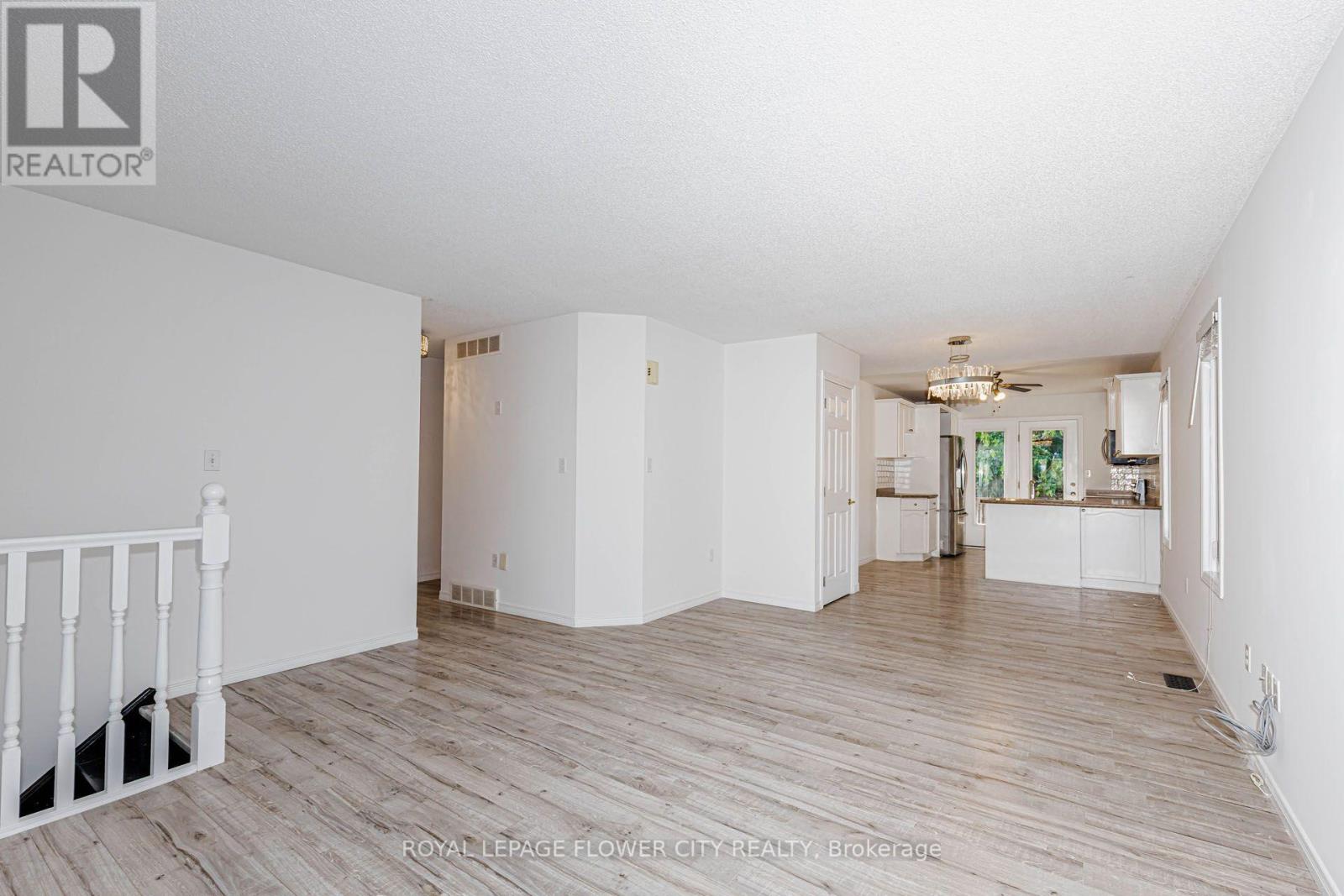 47 QUEENSWAY DRIVE - 11