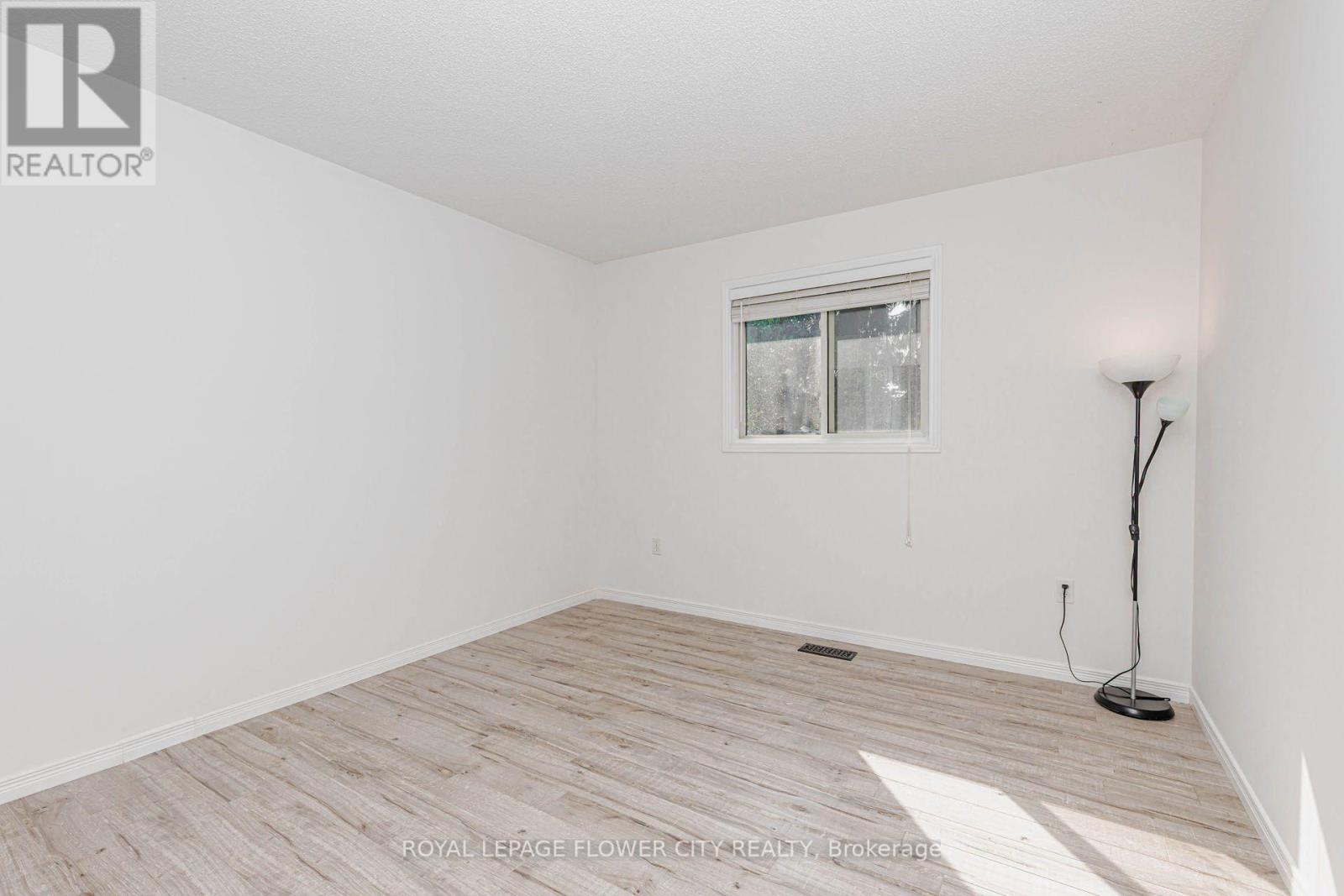 47 QUEENSWAY DRIVE - 22