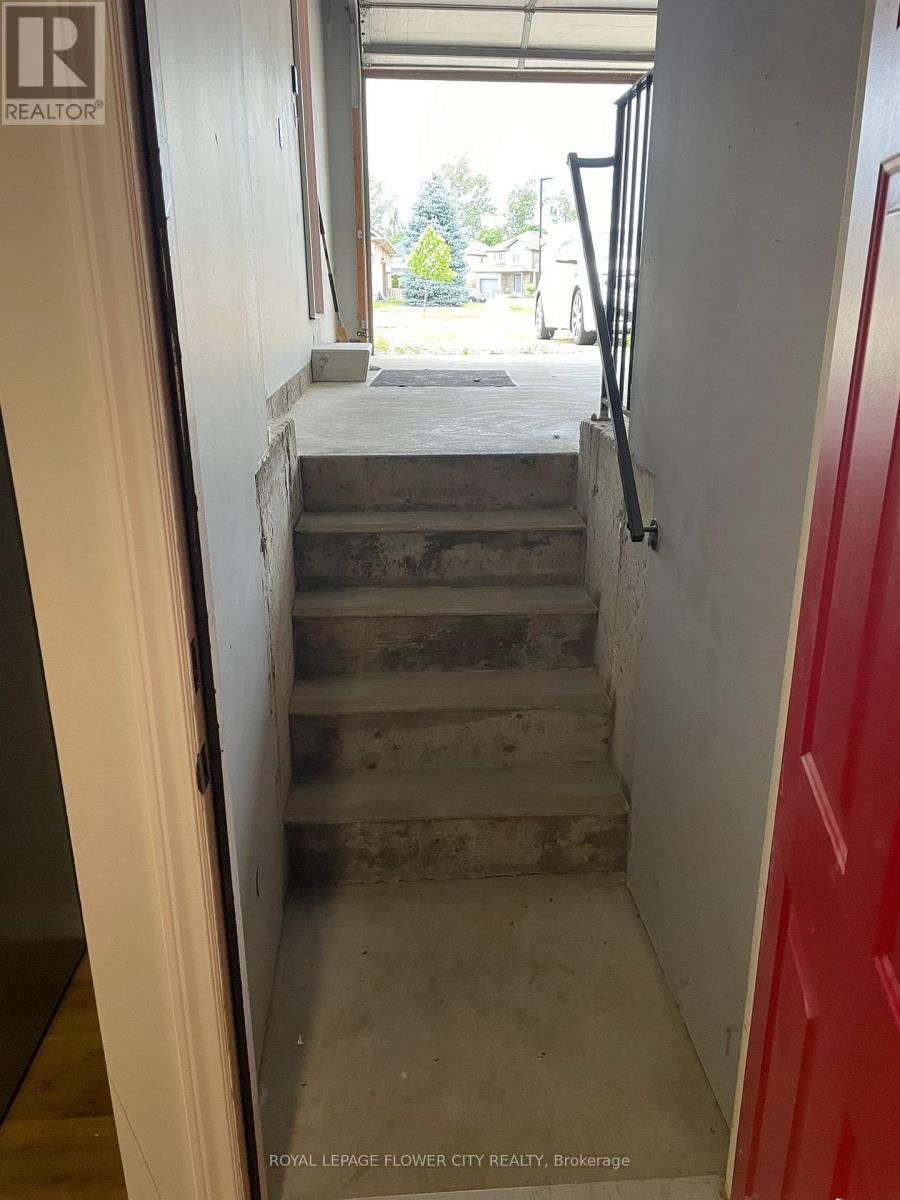 47 QUEENSWAY DRIVE - 37