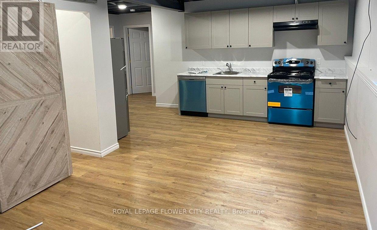 47 QUEENSWAY DRIVE - 39