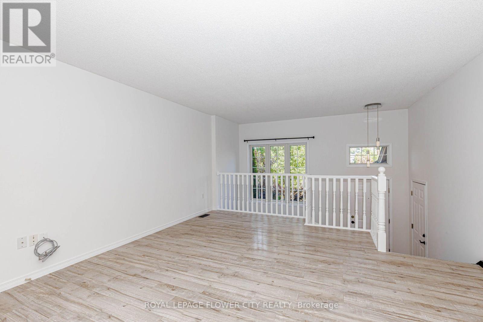 47 QUEENSWAY DRIVE - 12