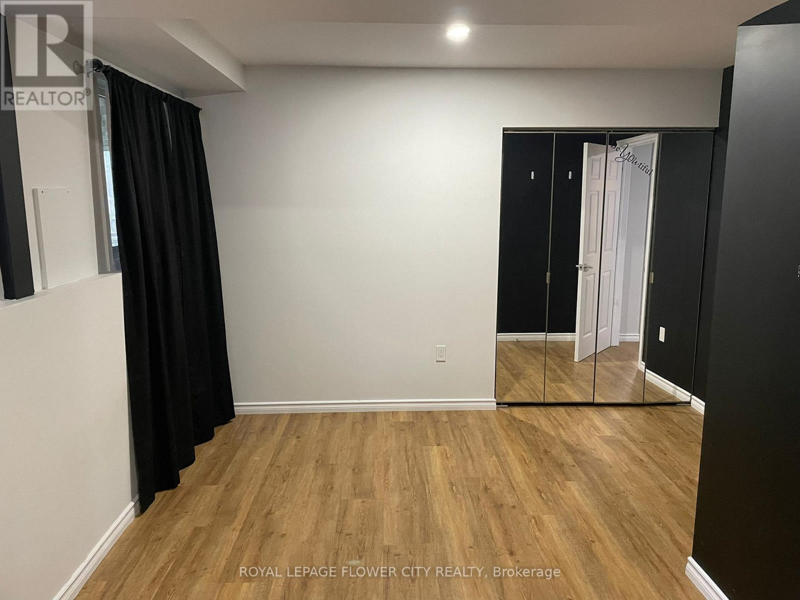 47 QUEENSWAY DRIVE - 40