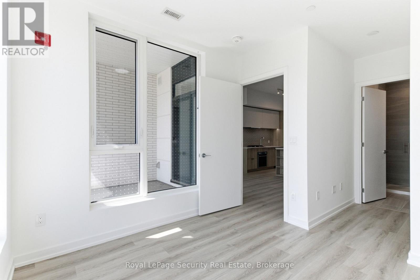 #301 722 MARLEE AVENUE - 23