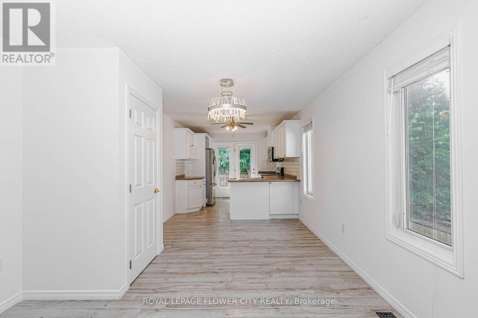 47 QUEENSWAY DRIVE - Image 13