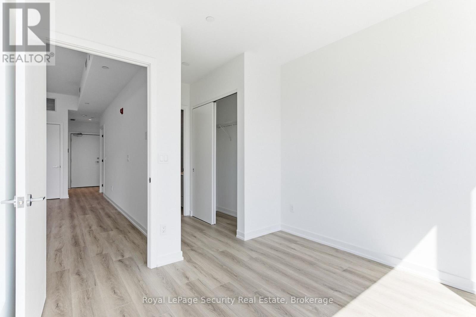 #301 722 MARLEE AVENUE - 24