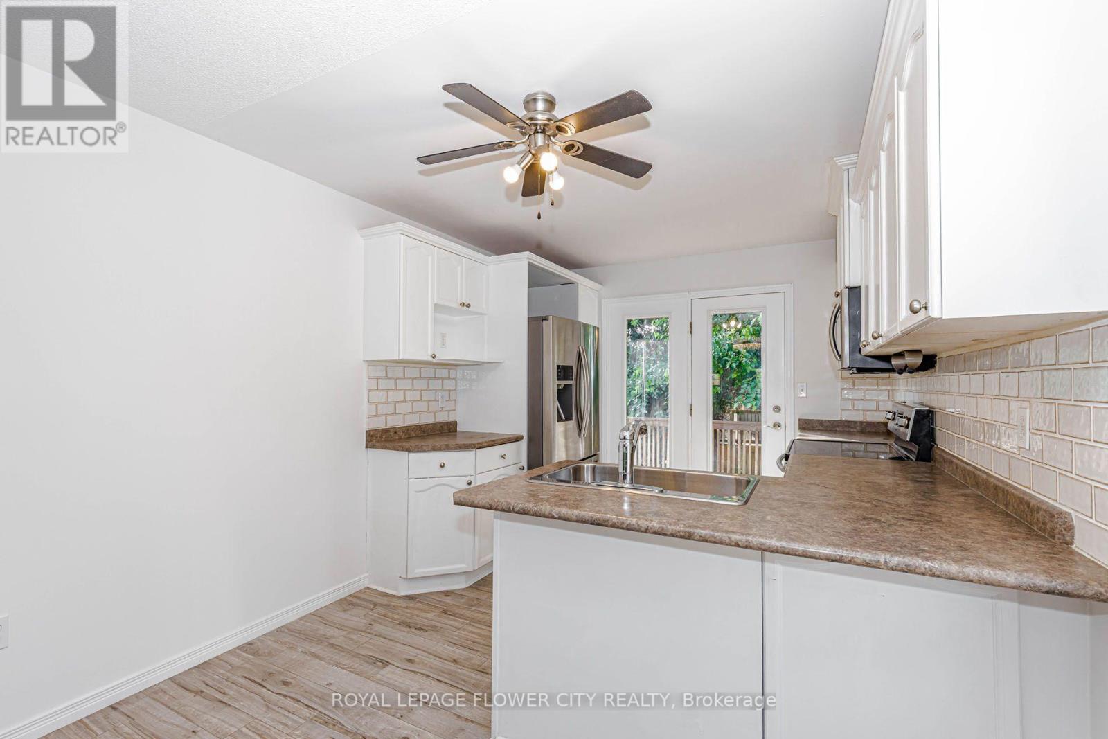 47 QUEENSWAY DRIVE - 18