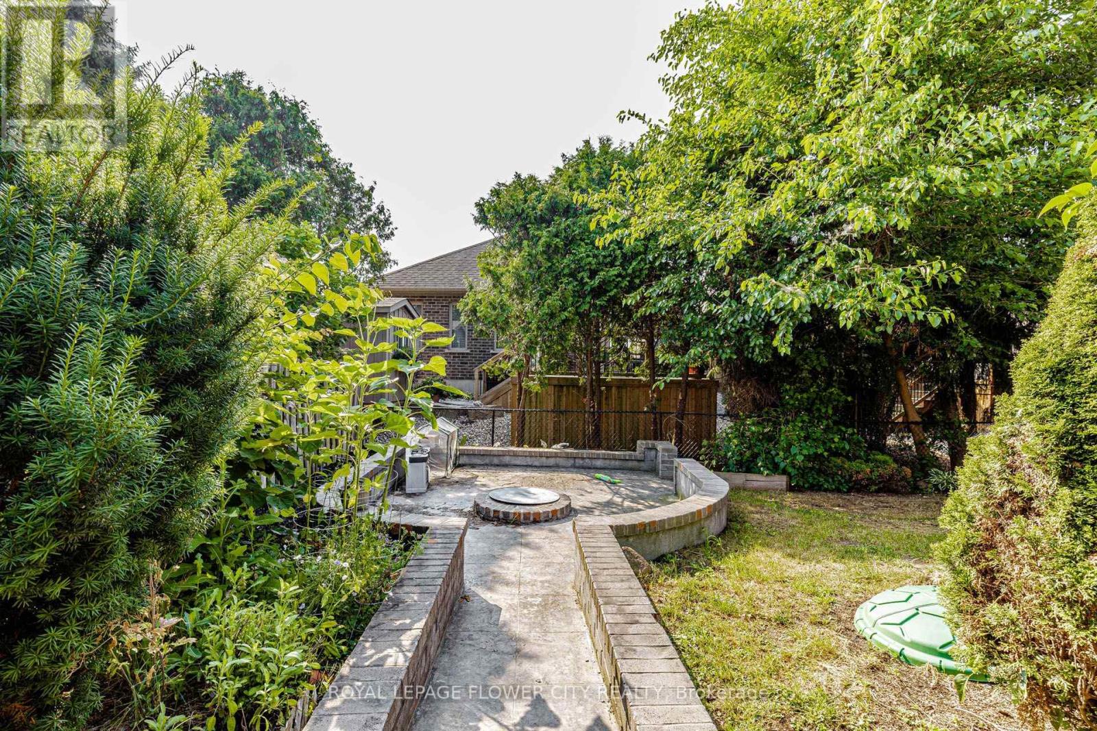 47 QUEENSWAY DRIVE - 42