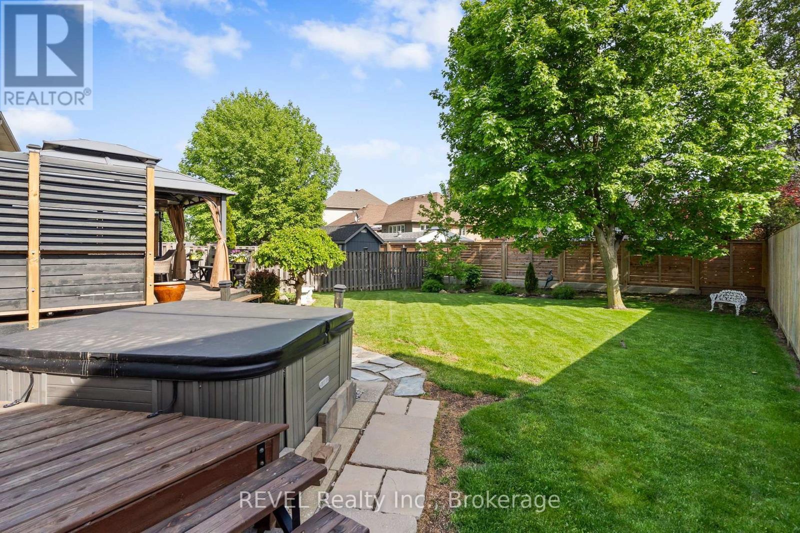 16 MARACAY WAY - 32
