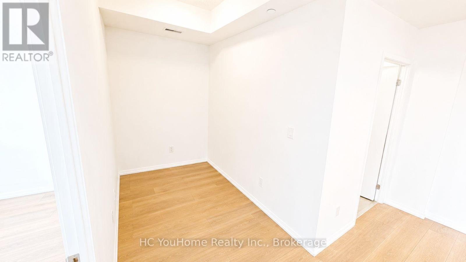 #526 540 BUR OAK AVENUE - Image 8