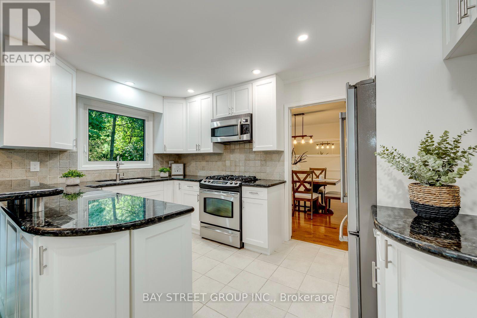 2234 BENNINGTON GATE - 23