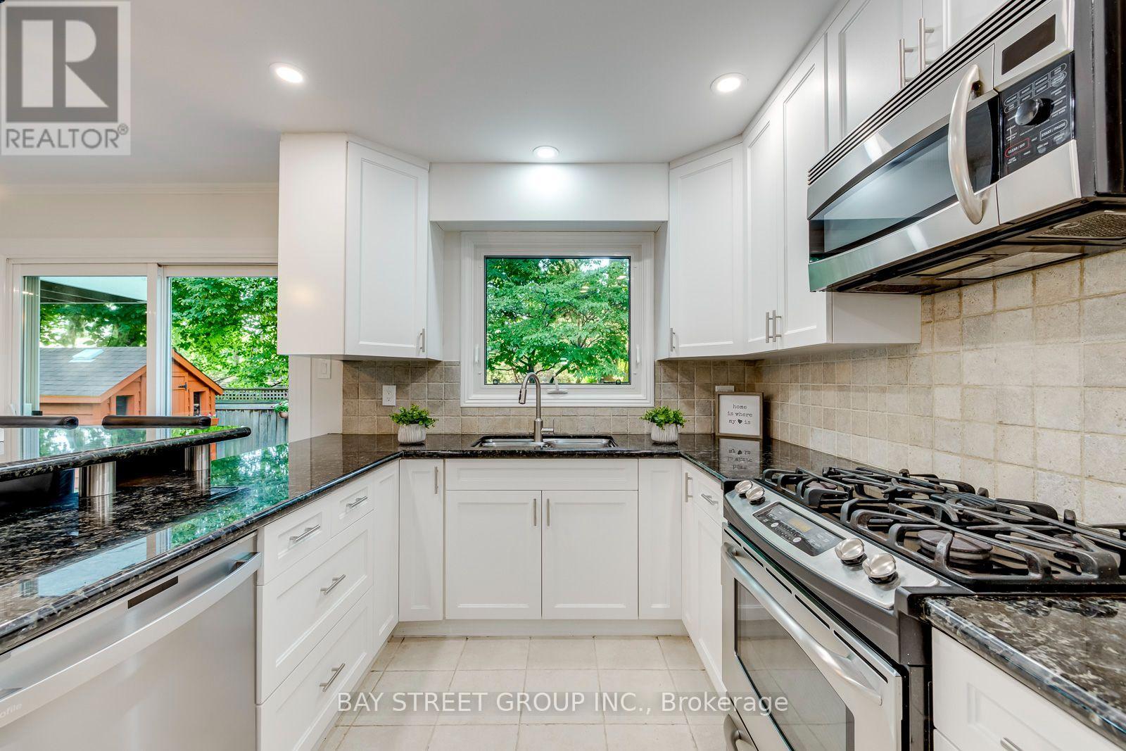 2234 BENNINGTON GATE - 24