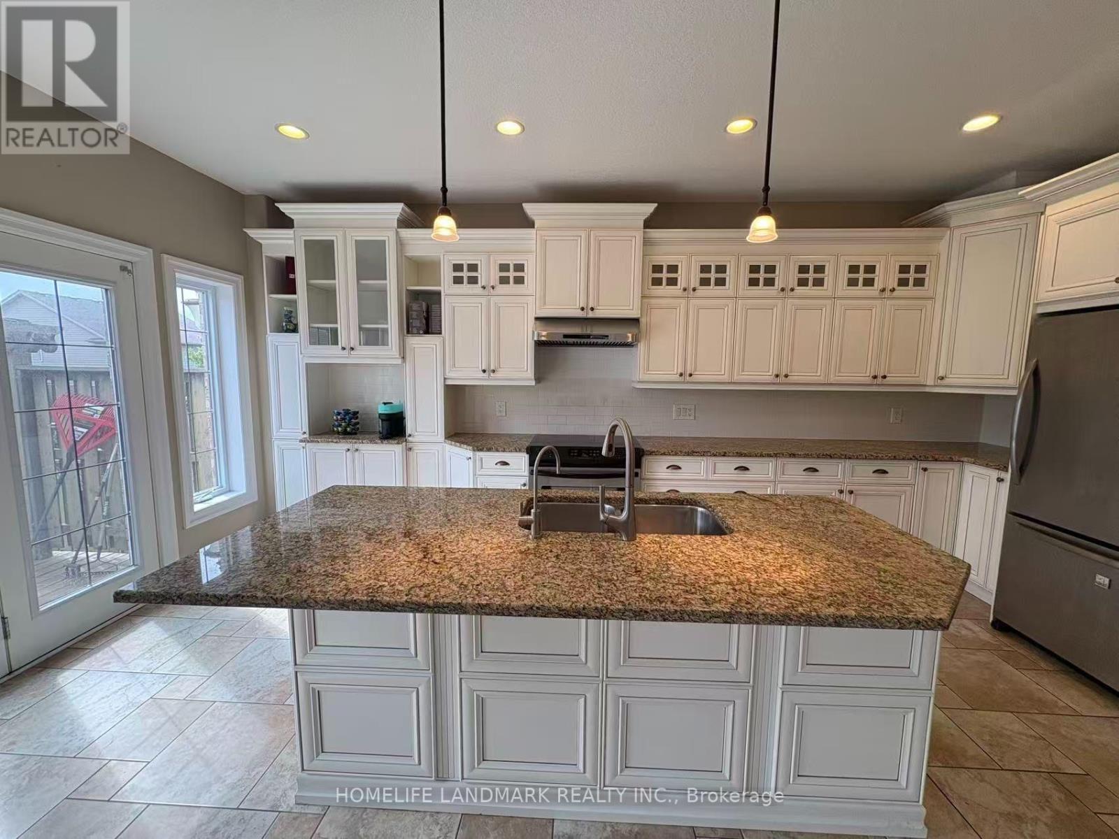 882 KETTLERIDGE STREET - 2