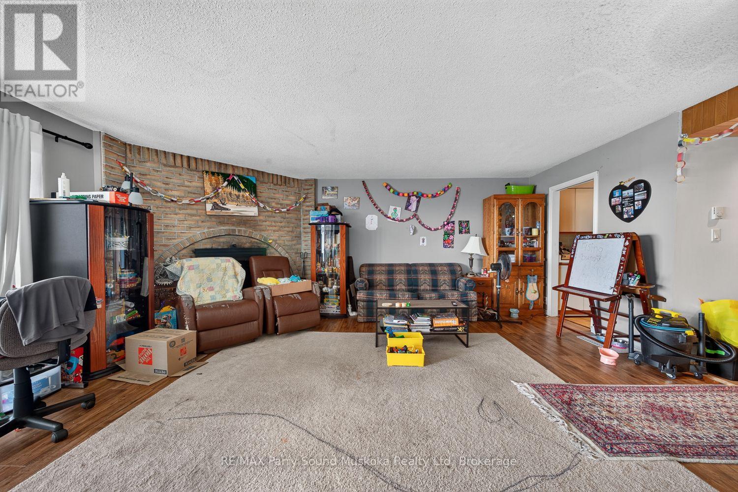 #3E 20 RYDER DRIVE - 18